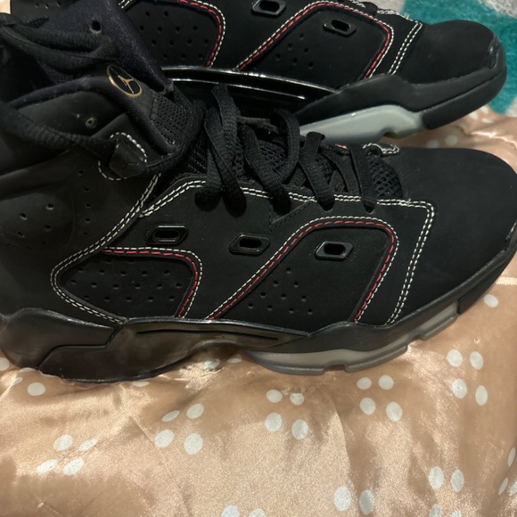 Jordan 6 - Picture 2 of 5